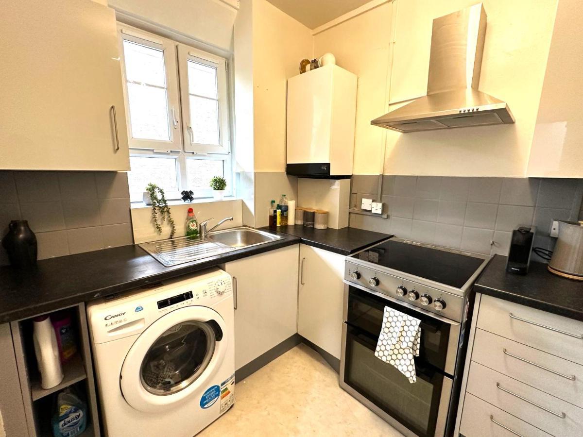 Charming 2-bed Flat With Balcony Close To White Westfield * Londen